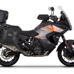 Complete set of SHAD TERRA TR40 adventure saddlebags and SHAD TERRA BLACK aluminium 55L topcase, including mounting kit SHAD KTM Super Adventure 1290 (R, S)