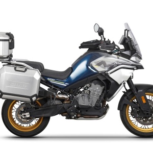 Set complet de cutii de aluminiu SHAD TERRA, 37L cutie centrala si 36L / 47L cutii laterale, incluzand set de montaj si placa SHAD CF Moto 800MT - Img 1