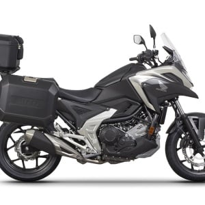 Set complet de cutii de aluminiu SHAD TERRA NEGRU, 37L cutie centrala si 36L / 36L cutii laterale, incluzand kit montaj si placa SHAD HONDA NC 750 X 2021-