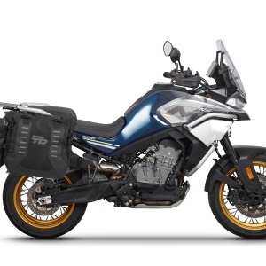 Complete set of SHAD TERRA TR40 adventure saddlebags, including mounting kit SHAD CF Moto 800MT