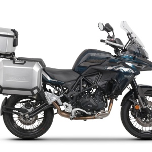 Set complet de cutii de aluminiu SHAD TERRA, 48L cutie centrala si 47L / 47L cutii laterale, incluzand kit montaj si placa SHAD Benelli TRK 502 X 2022 -