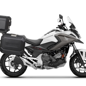 Set complet de cutii de aluminiu SHAD TERRA NEGRU, 48L cutie centrala si 36L / 36L cutii laterale, incluzand kit de montaj si placa SHAD HONDA NC 750 X - Img 1