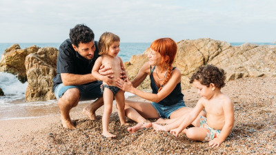 Protecție solară pentru toata familia: cum să alegi crema cu SPF