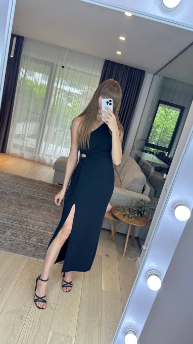 Rochie elastica pe corp, Umar dezgolit, Decolteu, Negru