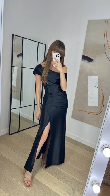 Rochie Maxi pe corp, Umerii goi si picior dezgolit, Eleganta, Negru