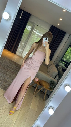 Rochie cu umeri goi, Pe corp, Picior dezgolit, Roz - Img 1