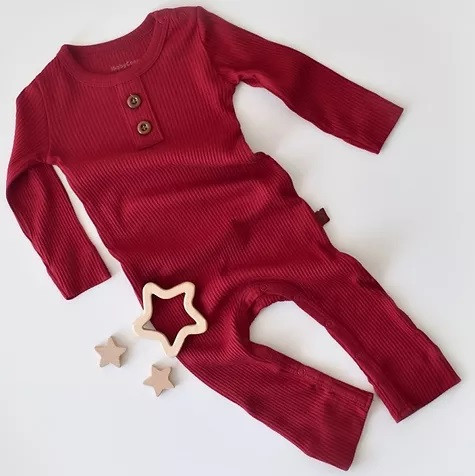 Salopeta cu maneca lunga si pantaloni lungi din bumbac organic si modal - Rosu BabyCosy (Marime: 6-9 luni)