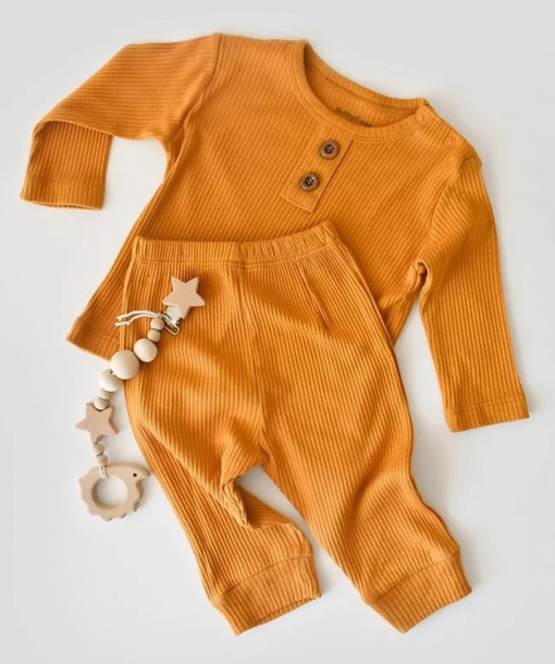 Set bluzita cu maneca lunga si pantaloni lungi din bumbac organic si modal - Mustar BabyCosy (Marime: 6-9 luni)