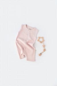 Salopeta fara maneci si pantaloni scurti - 100% bumbac organic - Roz, BabyCosy (Marime: 9-12 luni)