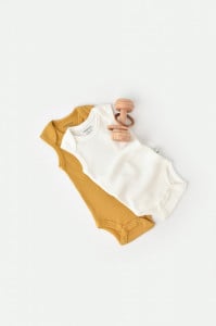 Set 2 body-uri fara maneci bebe unisex din bumbac organic si modal - Mustar/Ecru, BabyCosy (Marime: 6-9 luni)