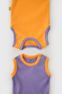 Set 2 body-uri fara maneci Ribana Bebe Unisex din bumbac organic si 5%elastan - Galben/Mov BabyCosy (Marime: 12-18 Luni)