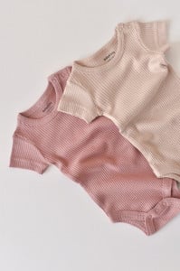 Set de 2 body-uri cu maneca scurta din bumbac organic si modal - Roz/Blush BabyCosy (Marime: 0-3 Luni)