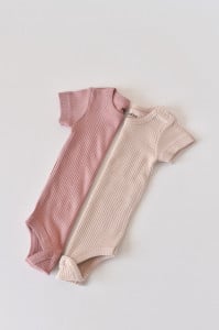 Set de 2 body-uri cu maneca scurta din bumbac organic si modal - Roz/Blush BabyCosy (Marime: 3-6 Luni)