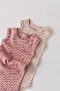 Set de 2 body-uri fara maneci din bumbac organic si modal - Roz/Blush BabyCosy (Marime: 6-9 luni)