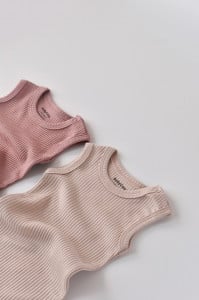 Set de 2 body-uri fara maneci din bumbac organic si modal - Roz/Blush BabyCosy (Marime: 18-24 Luni)