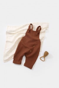 Salopeta de vara cu pantaloni lungi din muselina, BabyCosy, 100%bumbac, caramiziu (Marime: 9-12 luni)