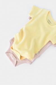 Set 2 body-uri bebe unisex -100% bumbac organic - Galben/Roz, BabyCosy (Marime: 6-9 luni)