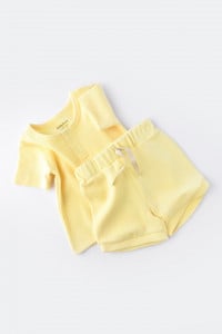 Set tricou cu pantaloni scurti - 100% bumbac organic - Galben, BabyCosy (Marime: 9-12 luni)