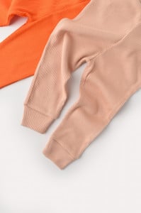 Set 2 pantaloni bebe unisex din bumbac organic si modal - Rodie/Piersica, BabyCosy (Marime: 9-12 luni)