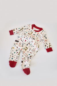 Set 2 salopetele cu maneca lunga si pantaloni cu botosei si fermoar - 100%bumbac organic - Rosu si verde, BabyCosy (Marime: 9-12 luni)