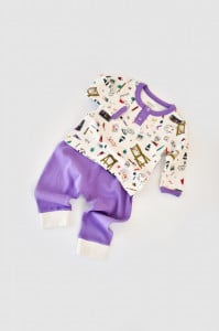 Set bluzita cu maneca lunga si nasturei si pantaloni lungi, 100% bumbac organic, BabyCosy, Mov (Marime: 6-9 luni)