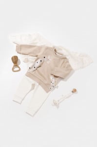 Set bluzita cu maneca lunga si pantaloni lungi cu buline Girafa, BabyCosy, 100% bumbac organic, Mink (Marime: 3-6 Luni) - Img 2