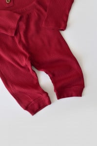 Set bluzita cu maneca lunga si pantaloni lungi din bumbac organic si modal - Rosu BabyCosy (Marime: 3-6 Luni)