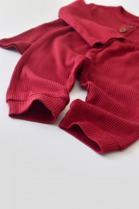 Set bluzita cu maneca lunga si pantaloni lungi din bumbac organic si modal - Rosu BabyCosy (Marime: 12-18 Luni)