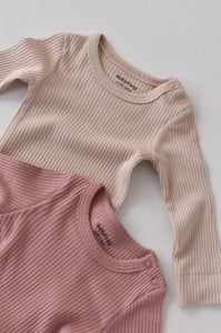 Set de 2 body-uri cu maneca lunga din bumbac organic si modal - Roz/Blush BabyCosy (Marime: 3-6 Luni)