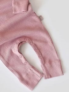 Salopeta cu maneca lunga si pantaloni lungi din bumbac organic si modal - Roz BabyCosy (Marime: 18-24 Luni)