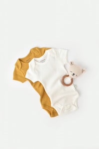 Set 2 body-uri bebe unisex din bumbac organic si modal - Mustar/Ecru, BabyCosy (Marime: 18-24 Luni)