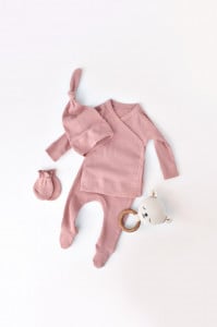 Set 4 piese: bluza, pantaloni, caciulita si manusi din bumbac organic si modal - Rose, BabyCosy (Marime: 6-9 luni)