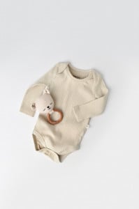 Body Bebe Unisex cu maneca lunga din 95% bumbac organic cu 5% elastan - Crem, BabyCosy (Marime: 12-18 Luni)