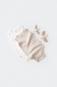 Set 2 body-uri fara maneci bebe unisex -100% bumbac organic - Crem cu buline, BabyCosy (Marime: 12-18 Luni)