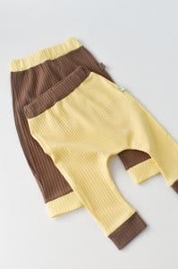 Set 2 pantaloni Ribana Bebe Unisex din bumbac organic si 5%elastan - Vanilie/Maro BabyCosy (Marime: 18-24 Luni)