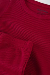 Set 3 piese: body cu maneca lunga, pantaloni lungi si caciulita din bumbac organic si modal - Rosu, BabyCosy (Marime: 12-18 Luni)