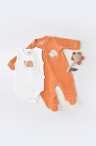 Set Broscuta cu salopeta si body din 80%bumbac organic si 20% poliester - Portocaliu, BabyCosy (Marime: 0-3 Luni)