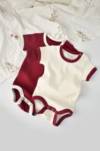 Set 2 body-uri Ribana Bebe Unisex din bumbac organic si 5%elastan - Ecru/Bordo, BabyCosy (Marime: 12-18 Luni)