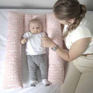 Perna 3 in 1 : babynest, pentru gravide si pentru alaptare in forma de U BabyJem (Culoare: Roz)