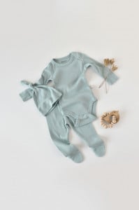 Set 4 piese: bluza, pantaloni, caciulita si manusi din bumbac organic si modal - Mint, BabyCosy (Marime: 6-9 luni)