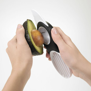 Feliator pentru avocado 3-in-1, plastic - OXO - Img 3