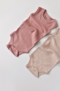 Set de 2 body-uri fara maneci din bumbac organic si modal - Roz/Blush BabyCosy (Marime: 9-12 luni)