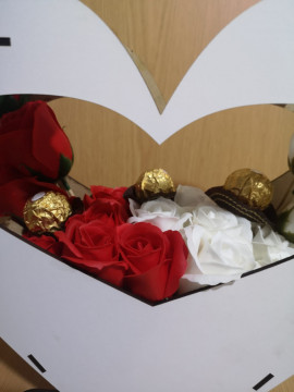 Caixa Coração Tipo Mala Com Rosas - Img 2