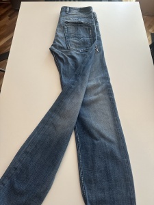 Blugi Diesel – Model Regular Fit