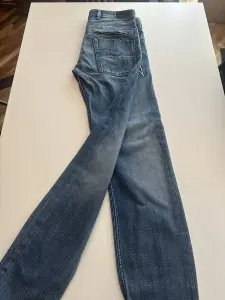 Blugi Diesel – Model Regular Fit