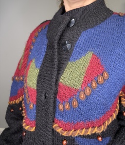 Cardigan vintage cu aplicații manuale