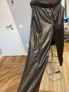 Pantaloni Marella Sport din imitație de piele – mărimea L - Img 3