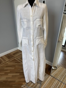Rochie-cămașă maxi din in alb, cu broderie contrastantă