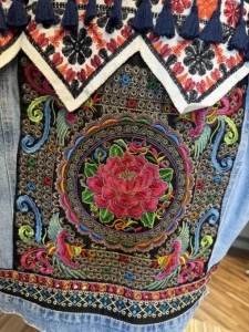 Jachetă din denim Only cu broderie etnică – mărimea 38 - Img 6