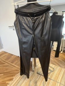 Pantaloni Marella Sport din imitație de piele – mărimea L